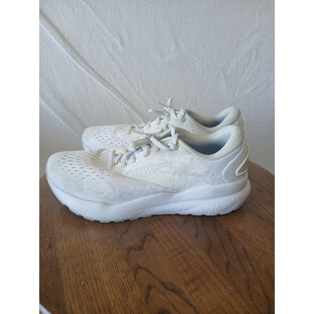 Brooks ghost womens Size 8.5 no insoles running gym white sneakers